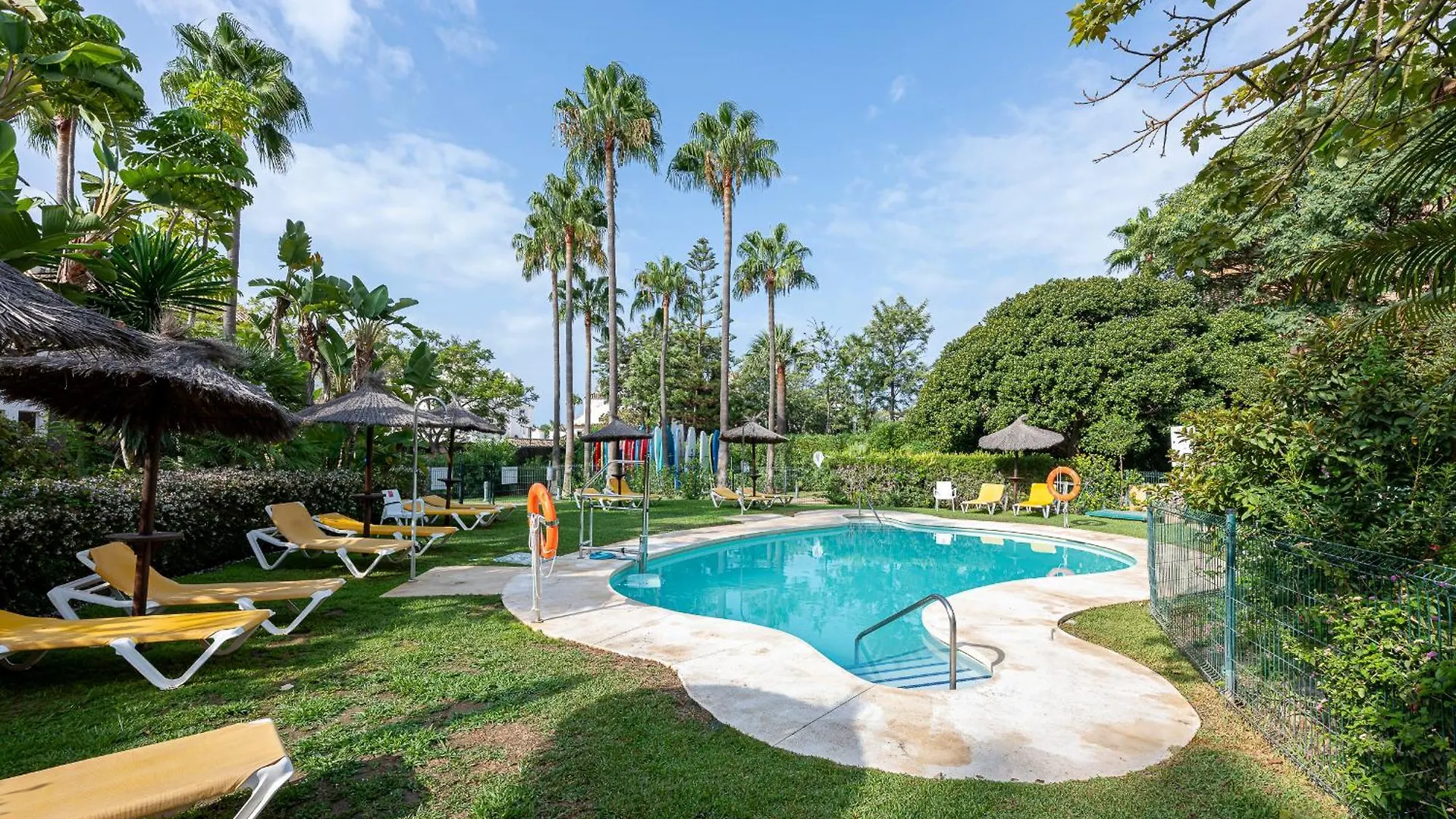 Spacious 3 Bedrooms Apartment At Las Brisas Marbella