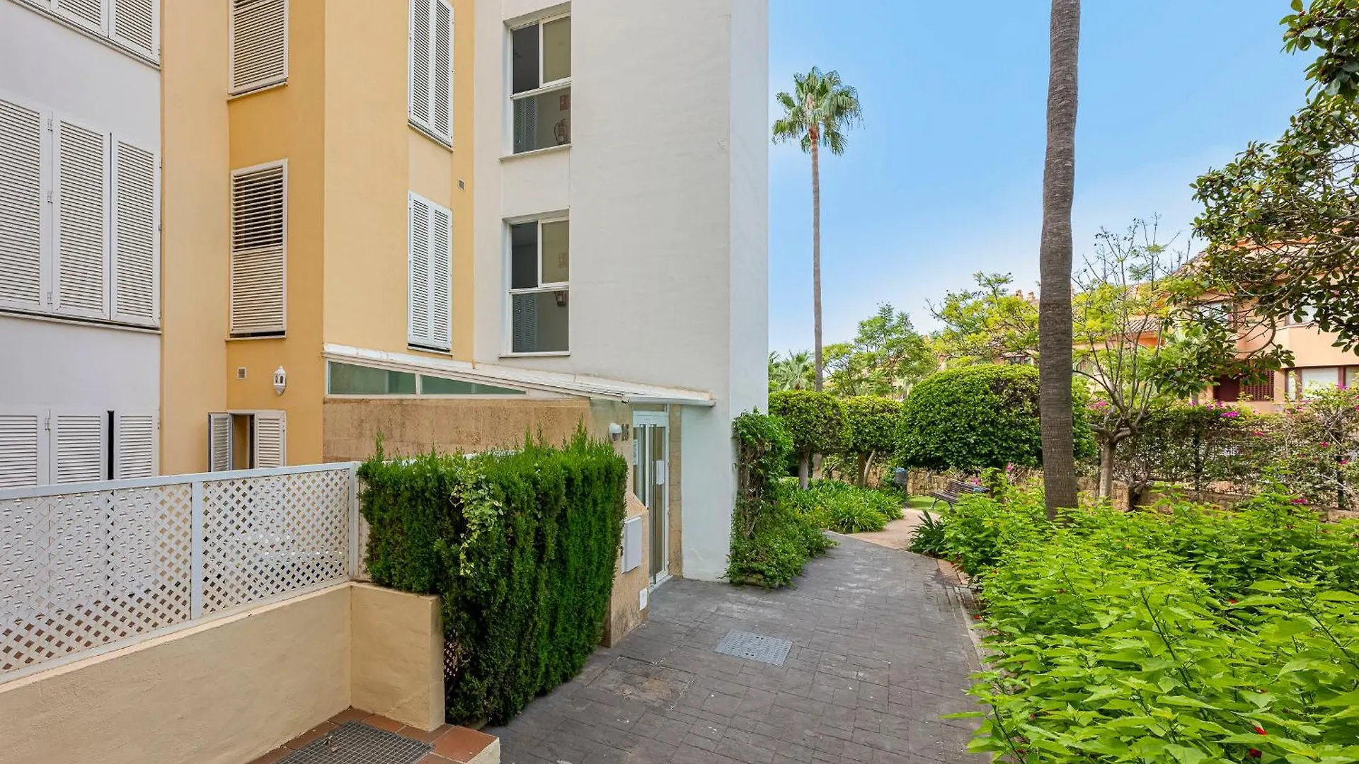 Spacious 3 Bedrooms Apartment At Las Brisas Marbella Spanien