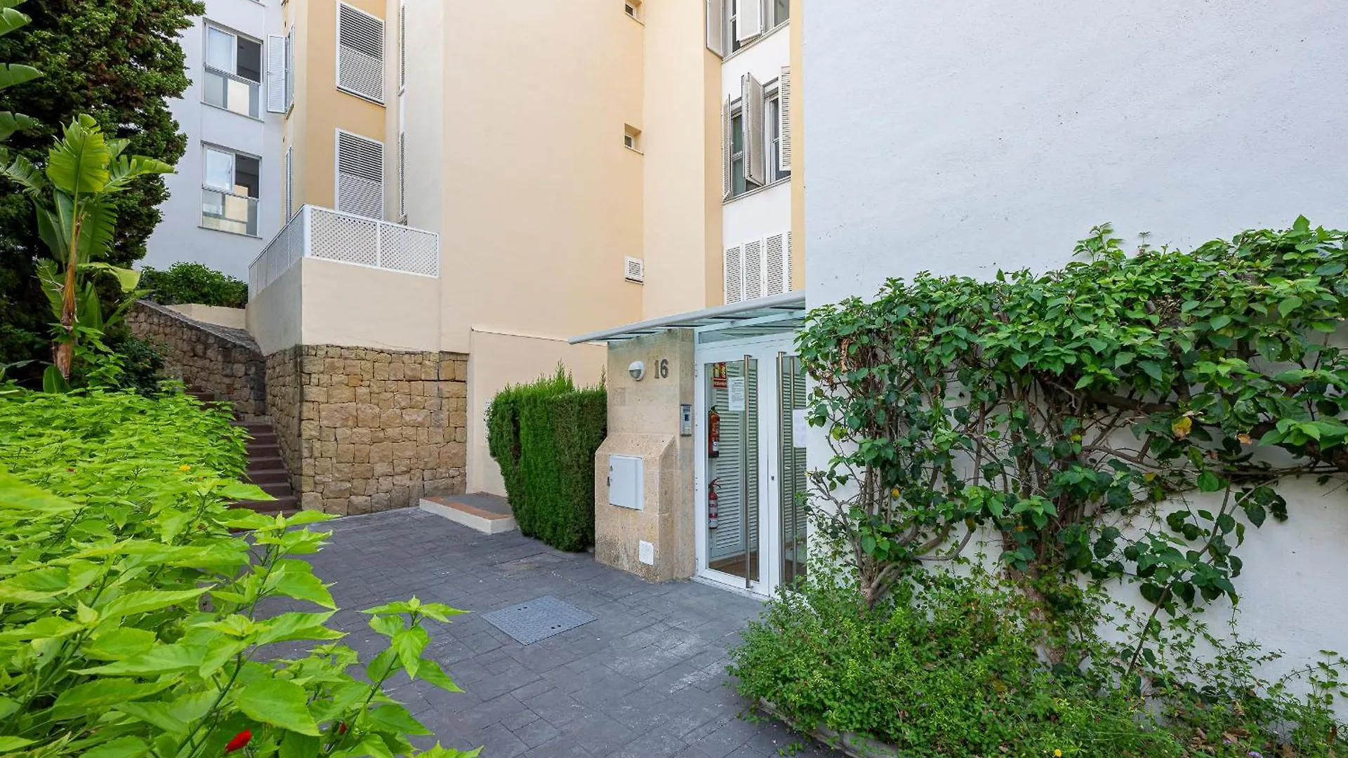 Spacious 3 Bedrooms Apartment At Las Brisas Marbella