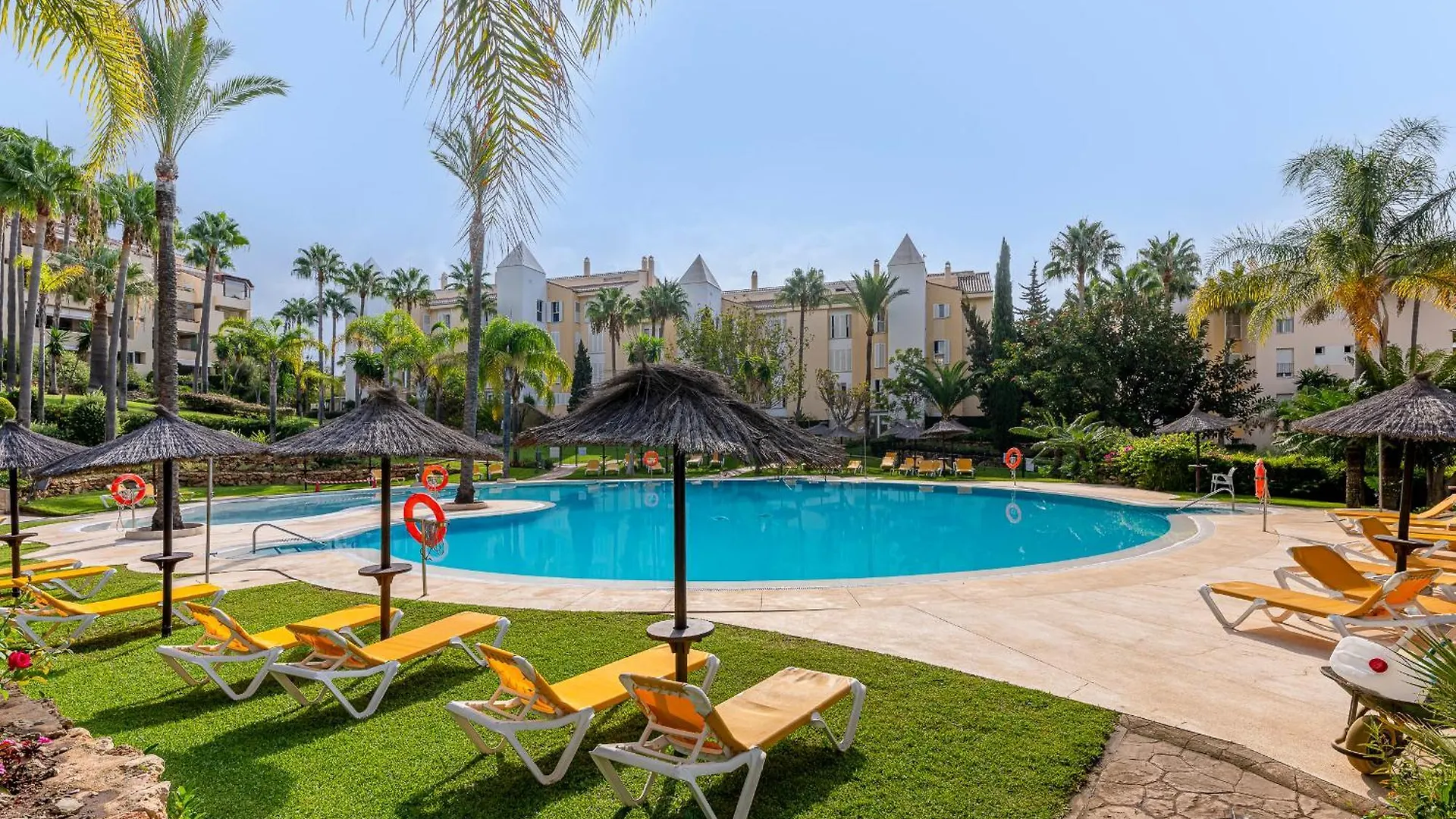 Spacious 3 Bedrooms Apartment At Las Brisas Марбелья